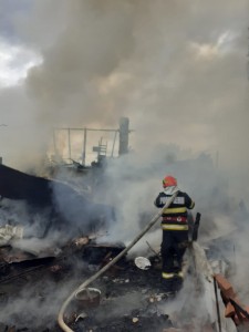 Incendiu într-o gospodărie din comuna Țițești (1)