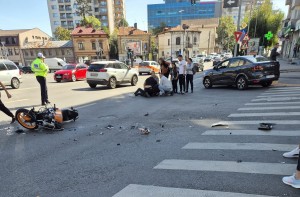 Motociclistă rănită într-un accident pe strada Târgul din Vale (2)