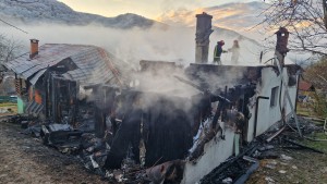 Incendiu casa comuna Brăduleț (2)