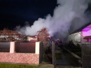 Incendiu case Stâlpeni, satul Rădești (3)