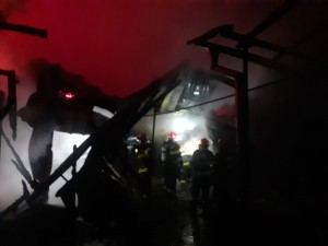 Incendiu case Stâlpeni, satul Rădești (5)