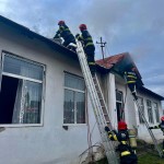 Incendiu la o fostă școală din comuna Drăganu (3)