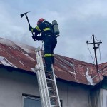 Incendiu la o fostă școală din comuna Drăganu (4)