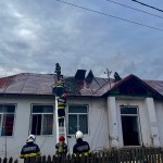 Incendiu la o fostă școală din comuna Drăganu (7)