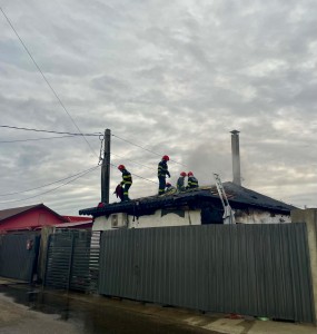 Incendiut la un depozit materiale în comuna Bradu (1)