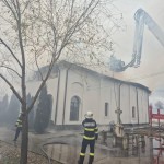 Incendiu izbucnit la acoperișul unei biserici din comuna Albota (1)