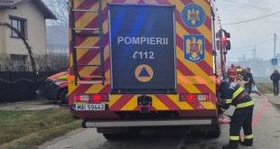 Incendiu izbucnit la acoperișul unei biserici din comuna Albota (2)