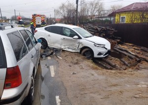 Mașină proiectată într-un șanț în comuna Buzoești