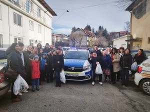 Polițiștii argeșeni au primit colindători! (3)