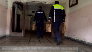 Polițiștii din Argeș au oferit cadouri copiilor (2)