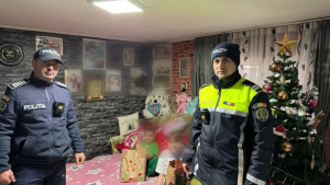 Polițiștii din Argeș au oferit cadouri copiilor (7)
