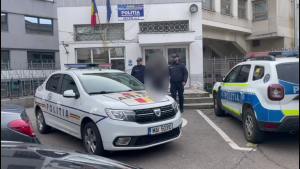 Tânăr reținut de polițiști