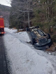 Autoturism răsturnat Arefu (1)