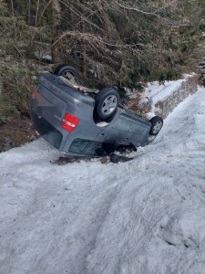 Autoturism răsturnat Arefu (2)