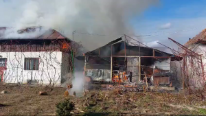 Incendiu izbucnit într-o gospodărie din comuna Ciofrangeni (1)