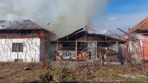 Incendiu izbucnit într-o gospodărie din comuna Ciofrangeni (3)