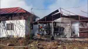 Incendiu izbucnit într-o gospodărie din comuna Ciofrangeni (5)