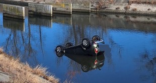 autoturism căzut în apă (1)