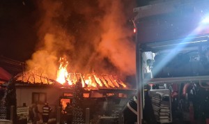 incendiu acoperis casa (1)