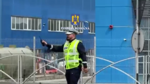 Polițiștii rutieri, prezenți în zonele aglomerate (2)