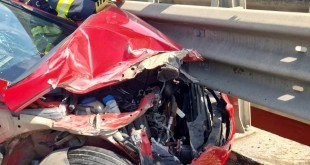 Autoturism-intrat-în-parapet-pe-A1