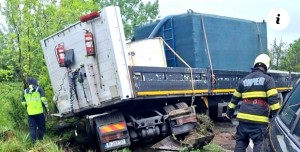 TIR a întrat în șanț la Morărești