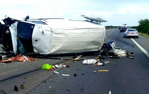 Autoutilitară răsturnată