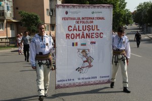 Formația de călușari „Zorile” din Costești (2)