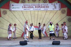 Formația de călușari „Zorile” din Costești (3)