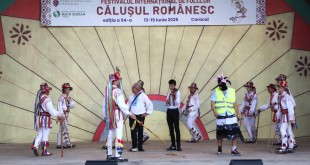 Formația de călușari „Zorile” din Costești (3)