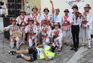 Formația de călușari „Zorile” din Costești (4)