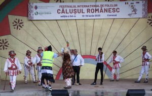 Formația de călușari „Zorile” din Costești (7)