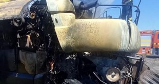 Incendiu izbucnit la o combină de treierat (4)