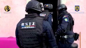 trafic de persoane și proxenetism (5)