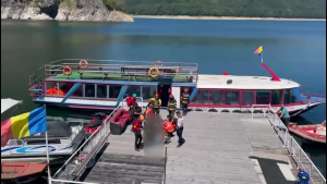 Motociclist atacat de urs (Transfăgărășan) (1)