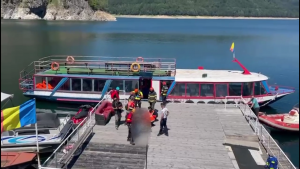 Motociclist atacat de urs (Transfăgărășan) (2)