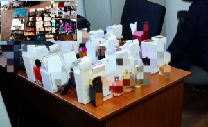 articole vestimentare și parfumuri contrafăcute