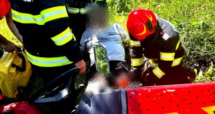 Bărbat surprins sub un utilaj