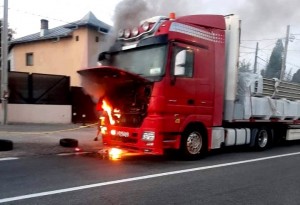 Incendiu izbucnit la un cap tractor