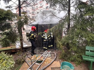 Incendiu lângă biserica Mavrodolu (1)