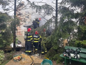 Incendiu lângă biserica Mavrodolu (2)