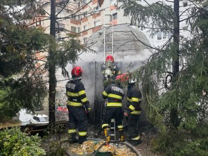 Incendiu lângă biserica Mavrodolu (4)