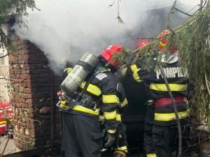 Incendiu lângă biserica Mavrodolu (6)