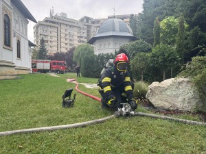 Incendiu lângă biserica Mavrodolu (7)