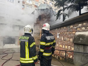 Incendiu lângă biserica Mavrodolu (8)