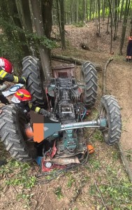 tractor răsturnat în comuna Mosoaia