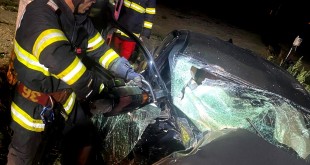 Autoturism intrat într-un stâlp în comuna Bascov