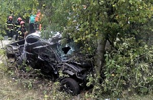 Autoturism prăbușit în râpă Dragoslavele (1)