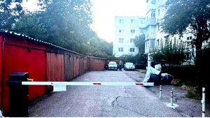Barieră montată ilegal în cartierul Trivale