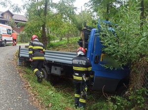 Mașină răsturnată la Albeștii de Muscel